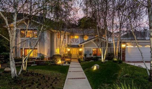 agoura-front-of-house